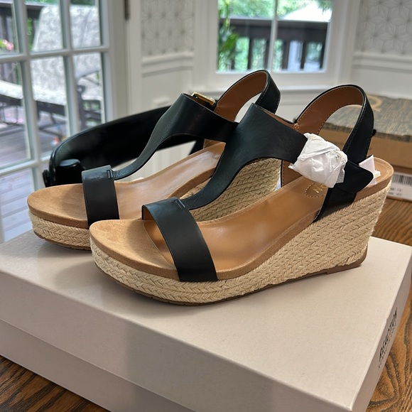 Kenneth Cole Reaction Black Wedge Sandals - Picture 5 of 6